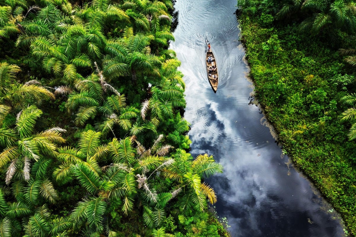 Photographs of Benin, featuring the stilt village of Ganvié, known as the “Venice of Africa,” and the vibrant markets of Adjarra, capturing authenticity, traditions, and Africa’s rich cultural heritag