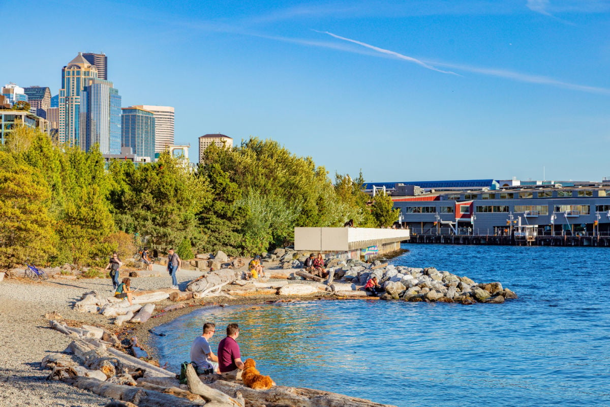 People enjoying Seattle waterfront