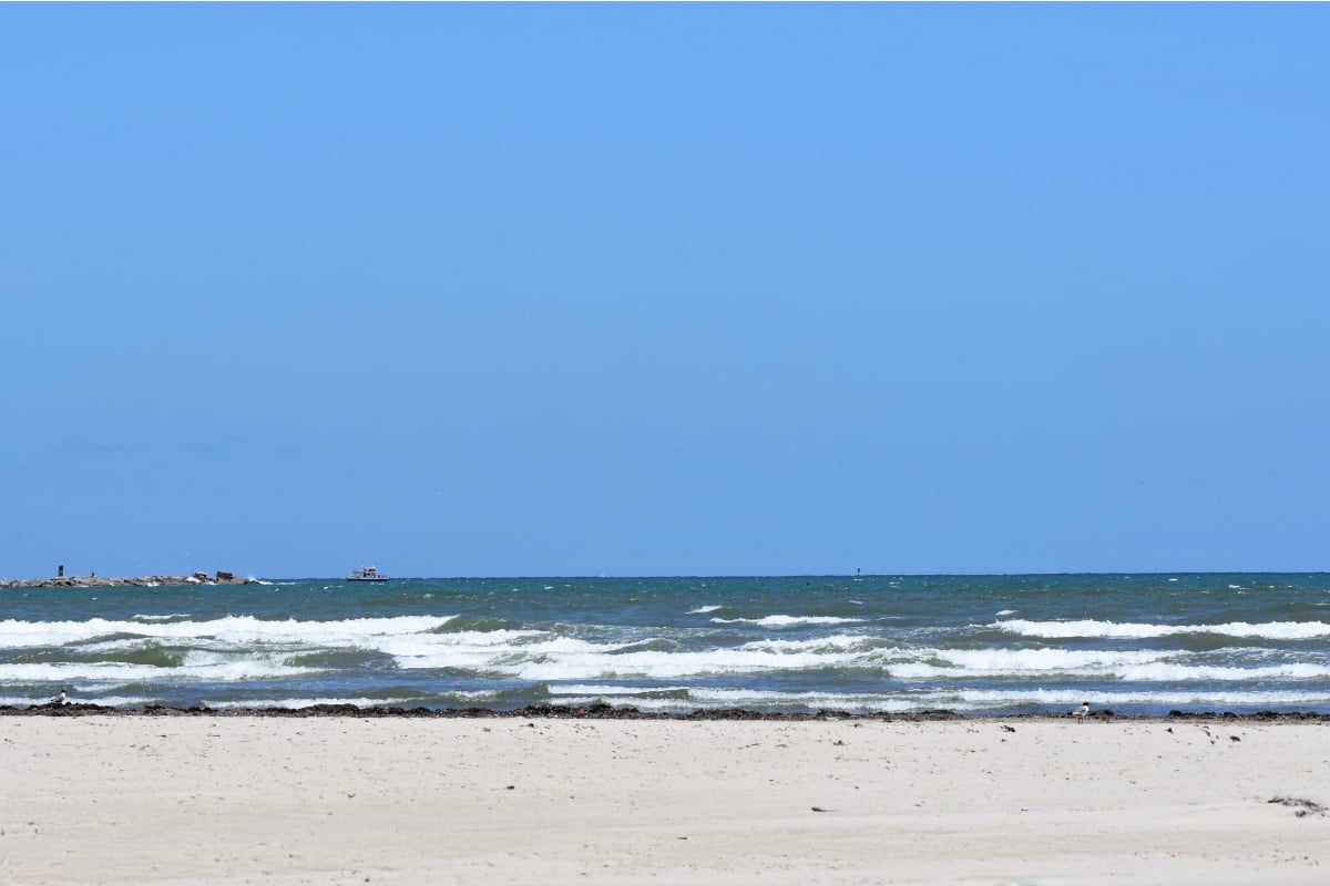 4 Gulf Coast Spots Locals Say To Keep Secret This Summer