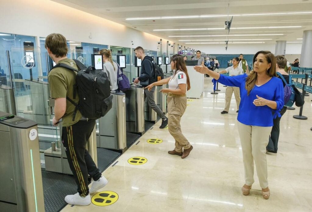 Cancun E gates
