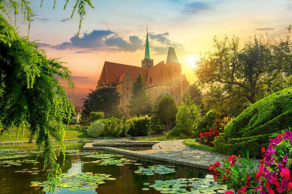 traveloffpath.com - Vinicius Costa - This City Known As The Venice Of Eastern Europe Is Breaking All Time Tourism Records