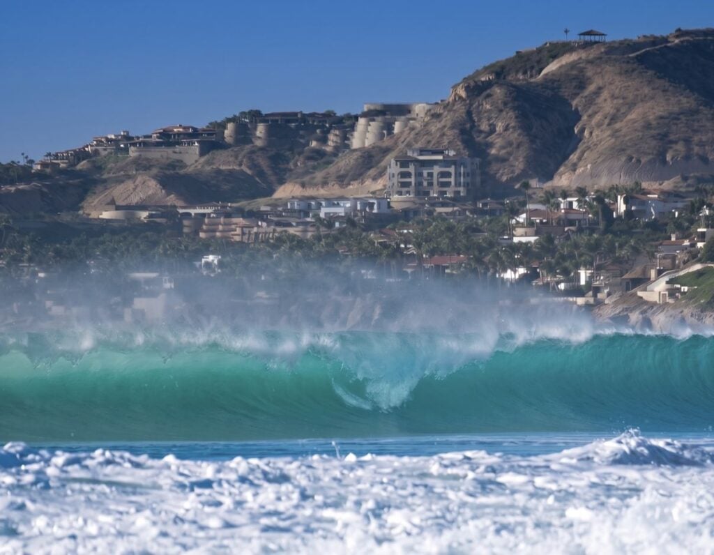 Large Waves Los Cabos