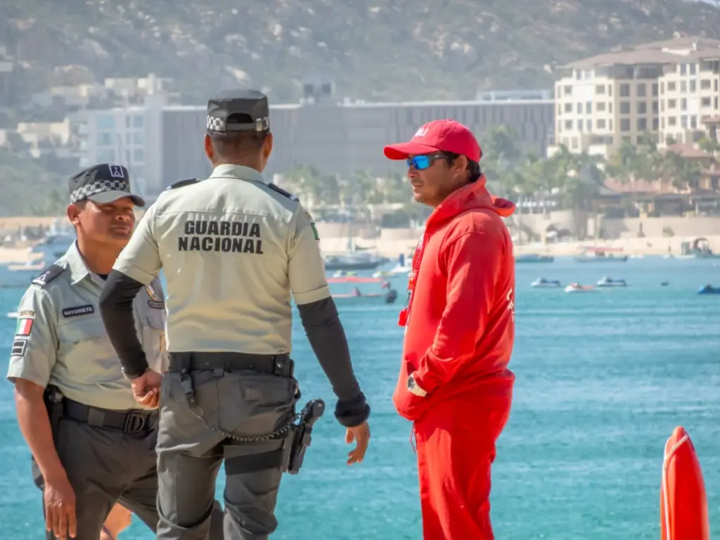 Los Cabos Lifeguard and National Guard discuss beach conditions