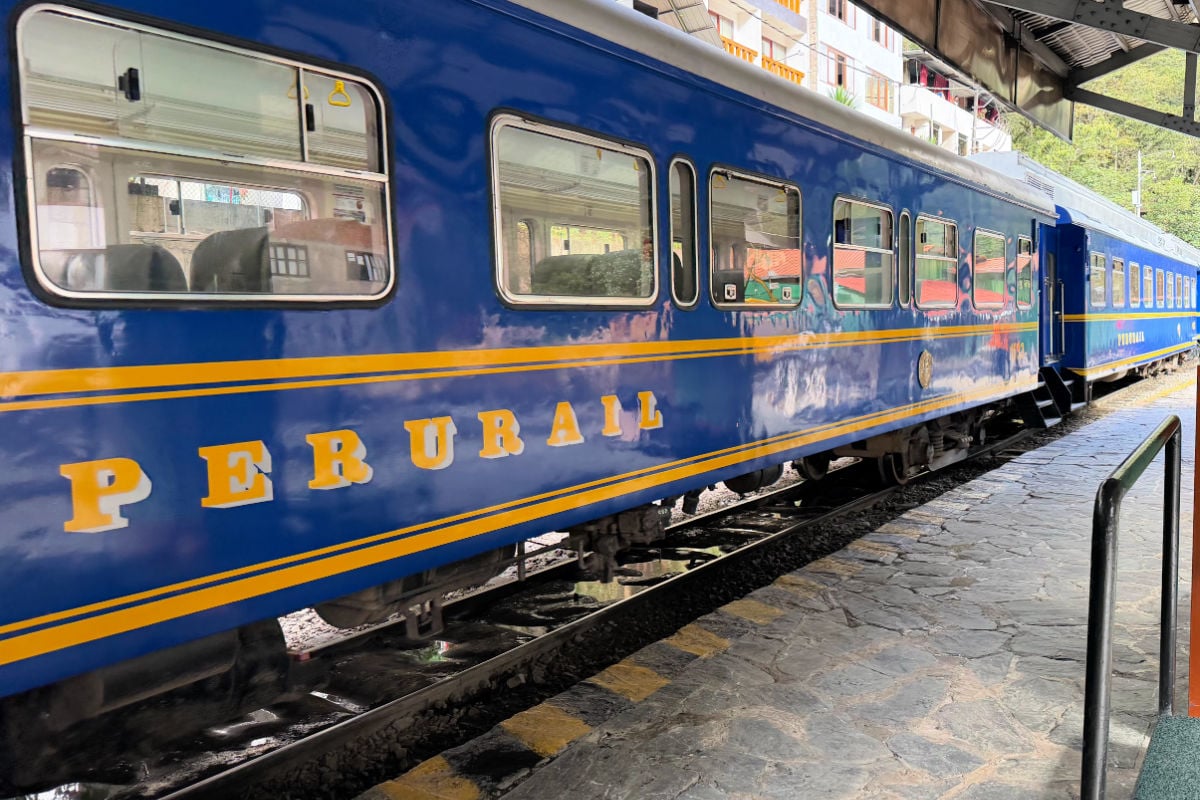 PeruRail railcar, about to board.HEIC