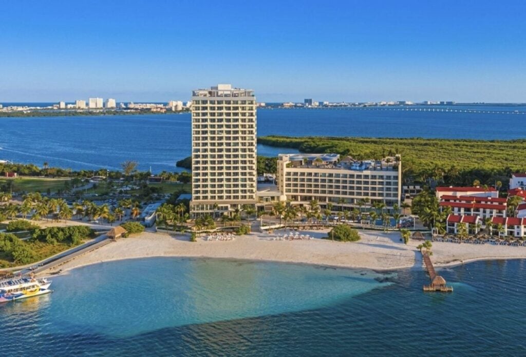 Amàre Cancún by Hilton