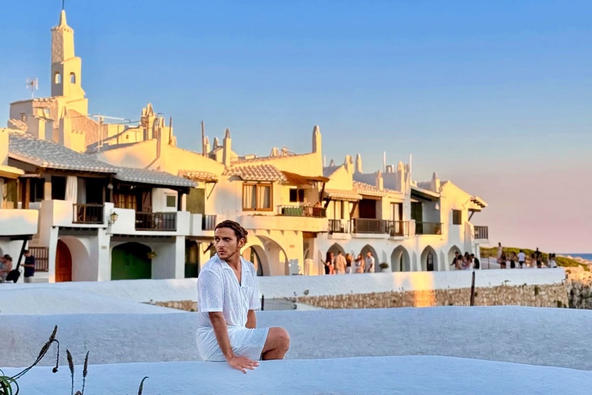 I Found The Santorini Of Spain And It's This Gorgeous Whitewashed Town With Turquoise Seas. Photo by Vinicius Costa