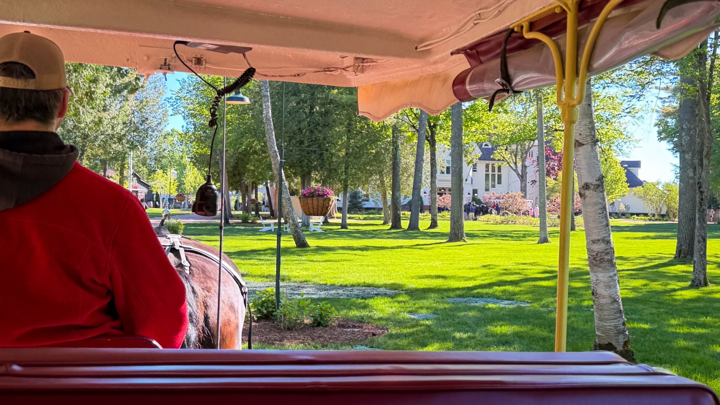 Riding carriage into the entrance of The Inn at Stonecliffe. Photo by Tyler Fox