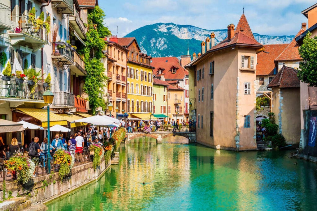 This Gorgeous Canal City Known As The Venice Of France Is Europe's Most Underrated Fall Destination