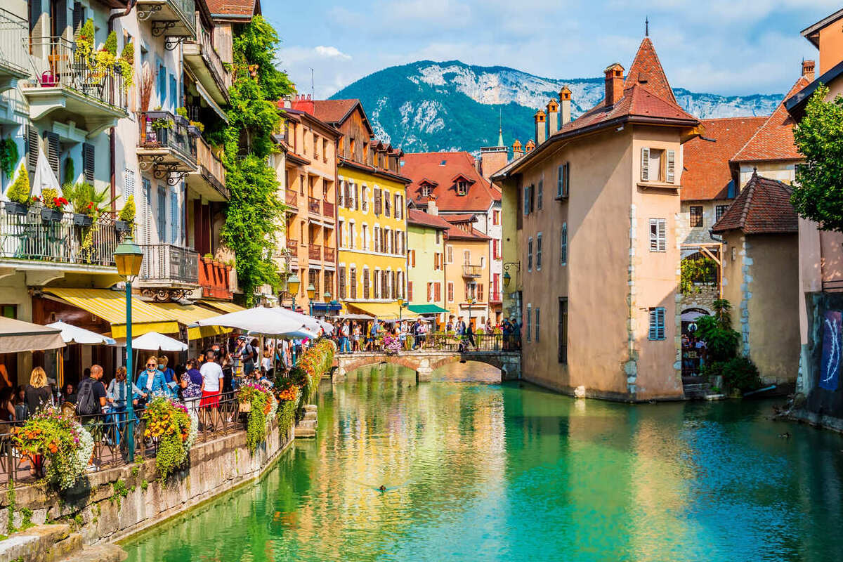 This Gorgeous Canal City Known As The Venice Of France Is Europe's Most Underrated Fall Destination