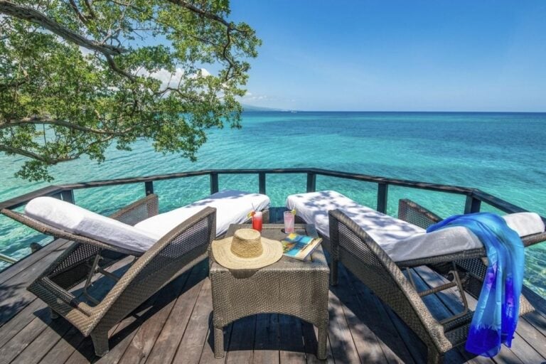 Americans Can Fly Nonstop In Just A Few Hours To 2 Of The World's Most Beautiful Hotels, According To Time Out