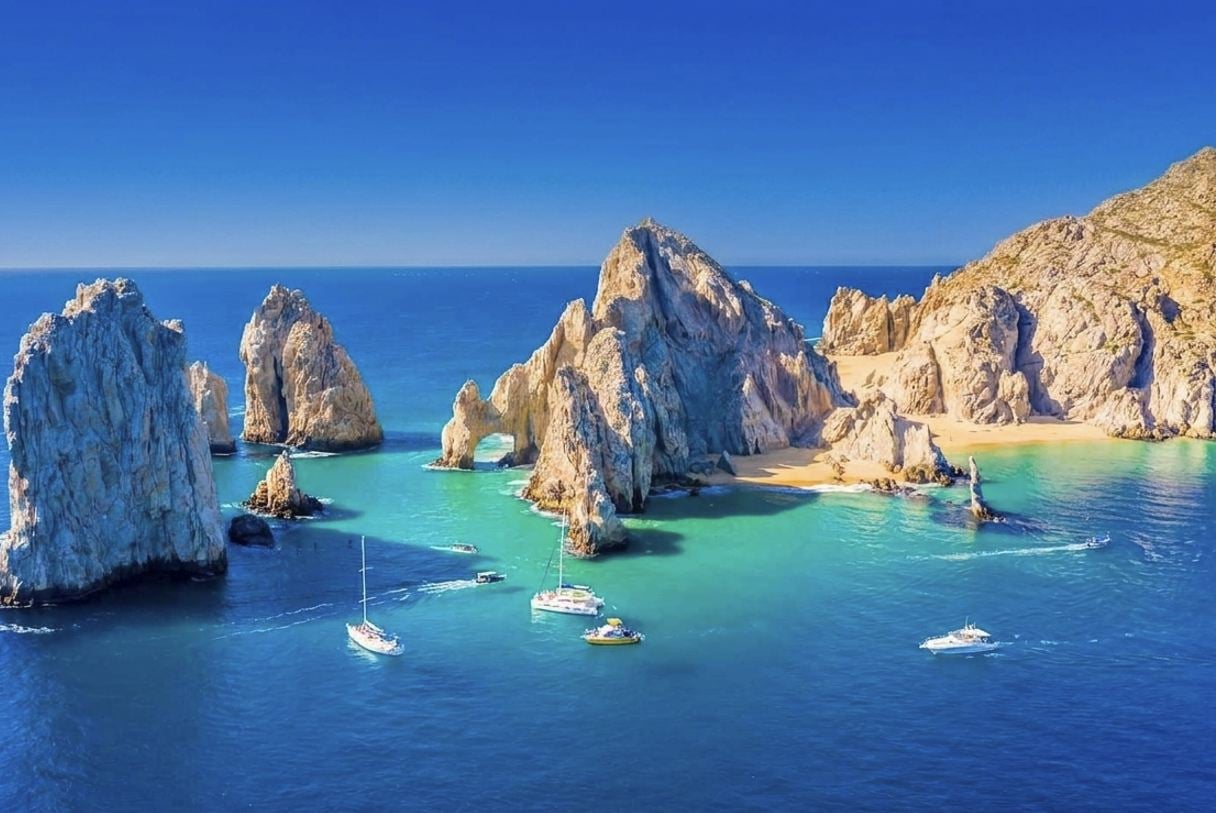 First Ever Nonstop Flight Will Connect Mexico's Top 2 Beach Destinations This Winter