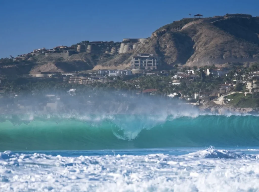 :Large Waves in Cabo