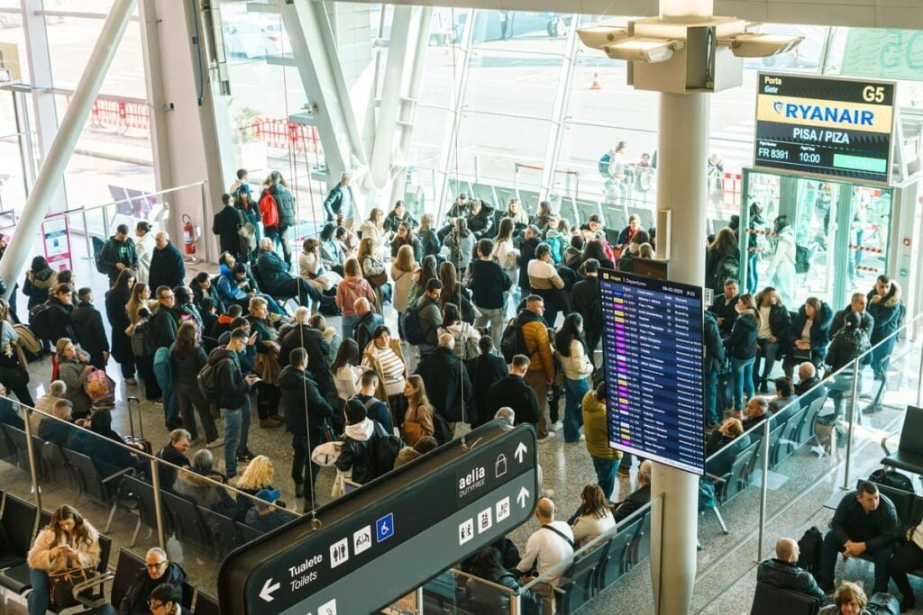 Ryanair Is Warning U.S. Travelers About 3-Hour Fingerprinting Delays And Missed Connections At 7 European Airports This Fall