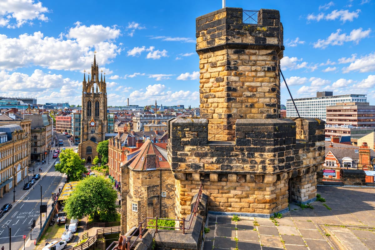 traveloffpath.com - Vinicius Costa - England's Northernmost City With Roman Ruins, $5 Pints, And City-Center Castles Is Breaking Tourism Records