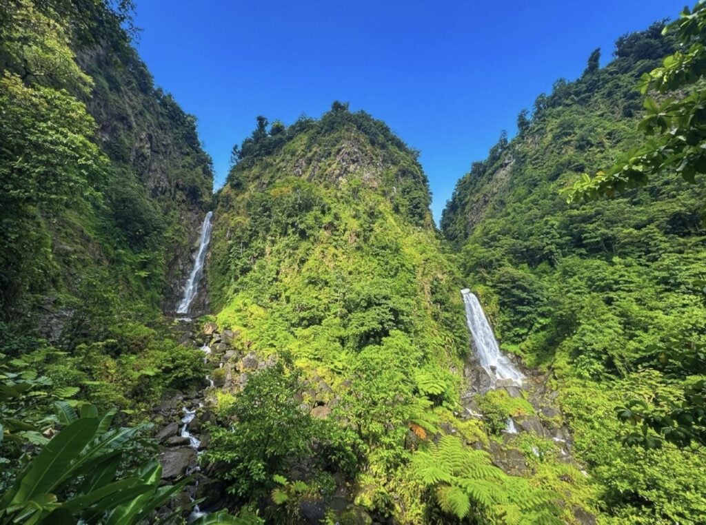 多米尼克特拉法加瀑布景观