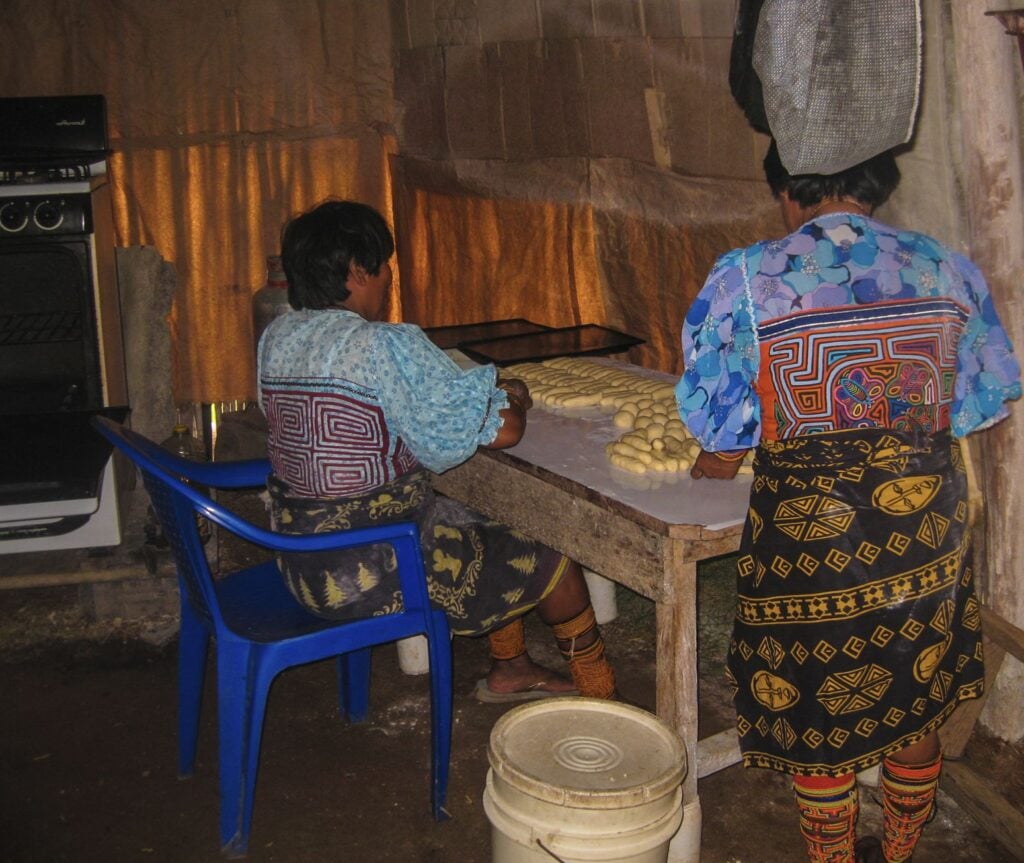  Local people cooking bread on the islands of San Blas