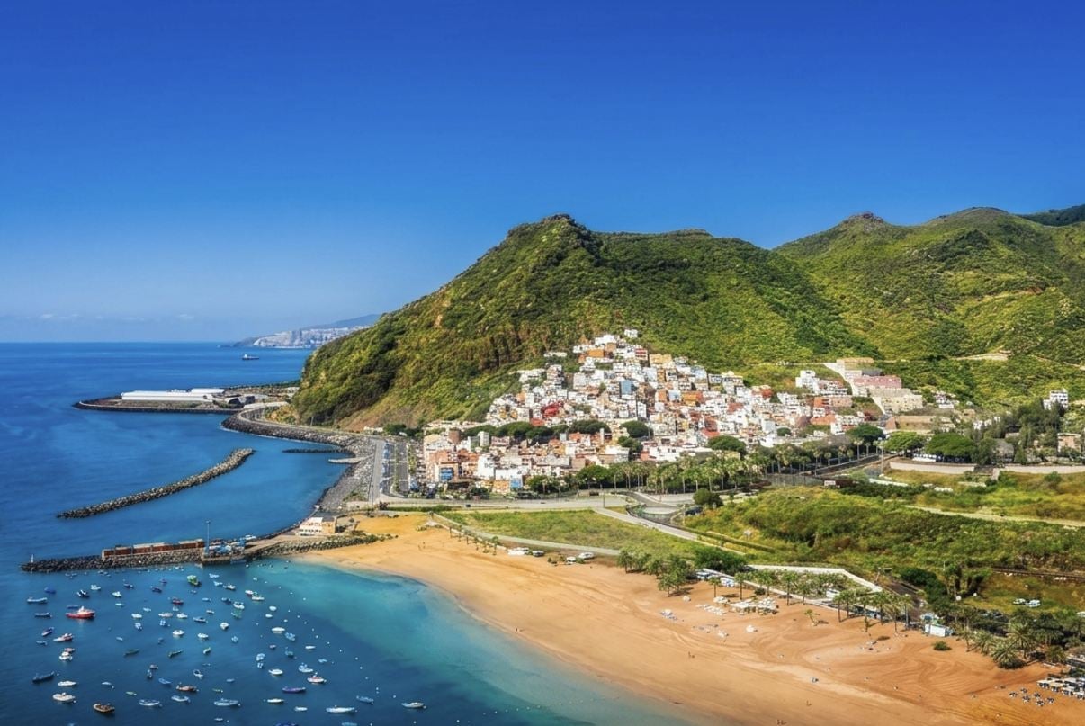 traveloffpath.com - Trevor Kucheran - This Is The Warmest Beach Getaway In Europe This Winter With $3 Wines, Golden Sand Beaches, And Ancient Colonial Vibes